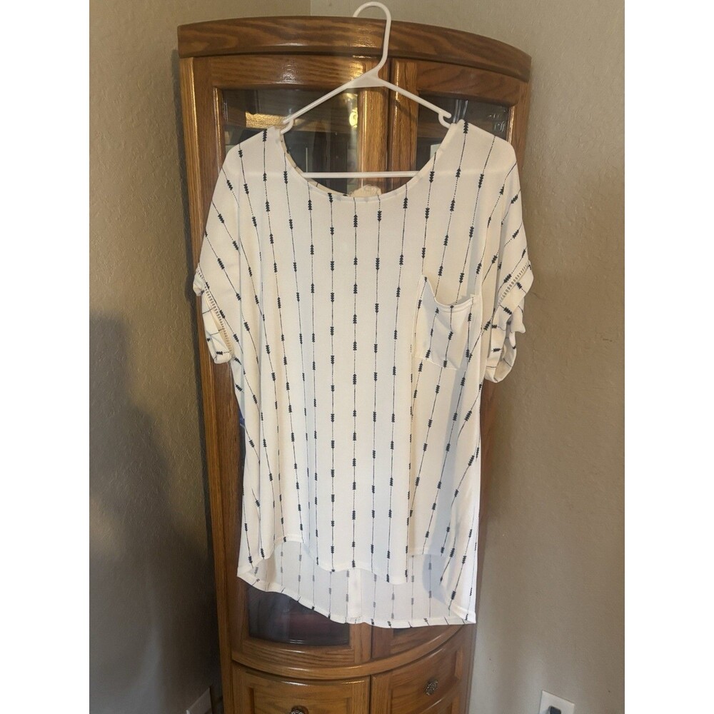 Flower & Feather White Arrow Print High Low Blouse Top Women’s XL Boutique